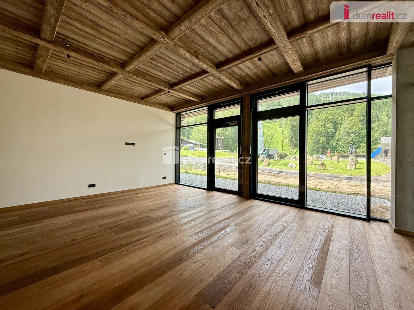 Pronájem obchodní prostory - Harrachov, 45 m²