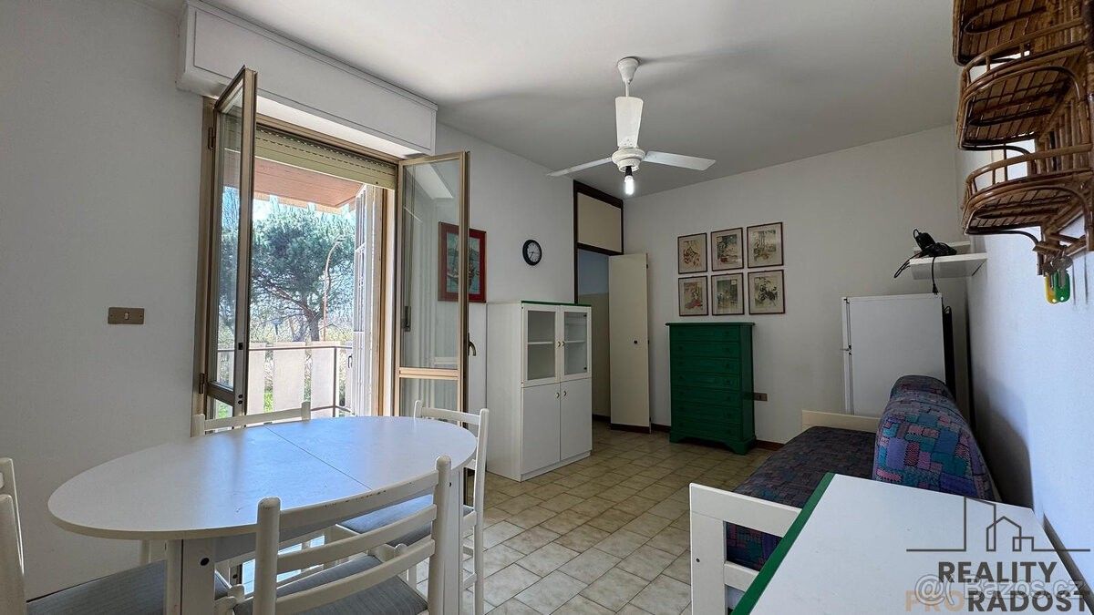 Byty, 987 66, Zahraničí