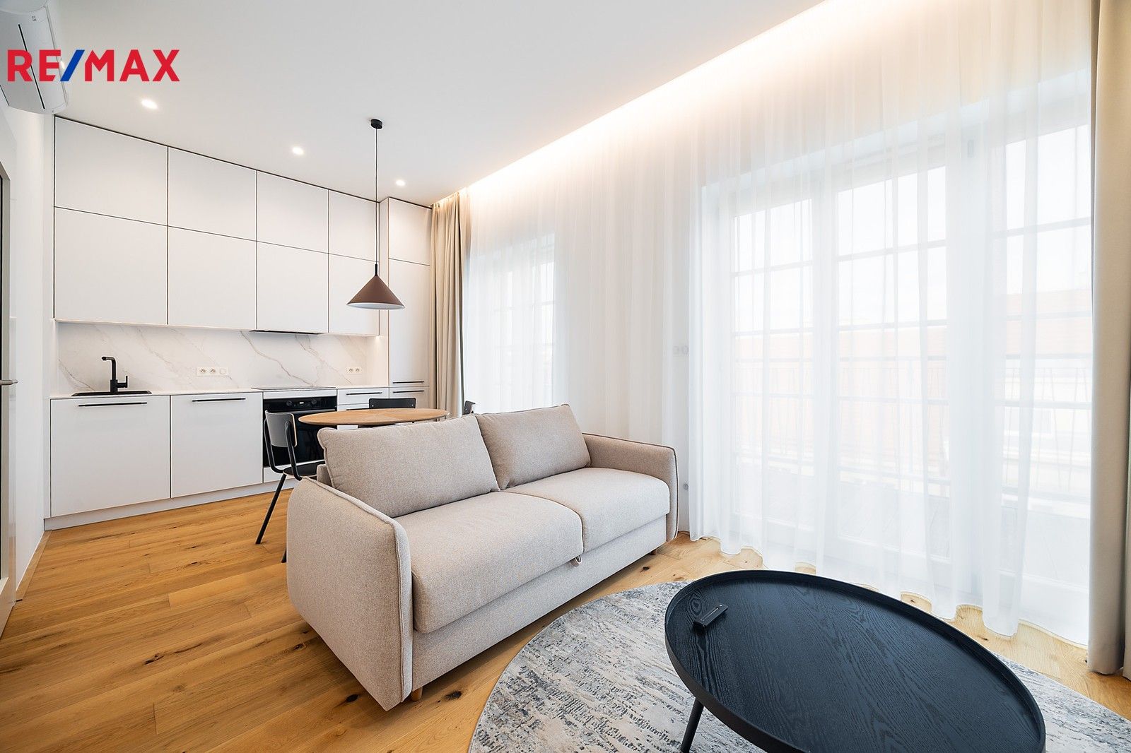 Pronájem byt 2+kk - Slezská, Praha, 43 m²