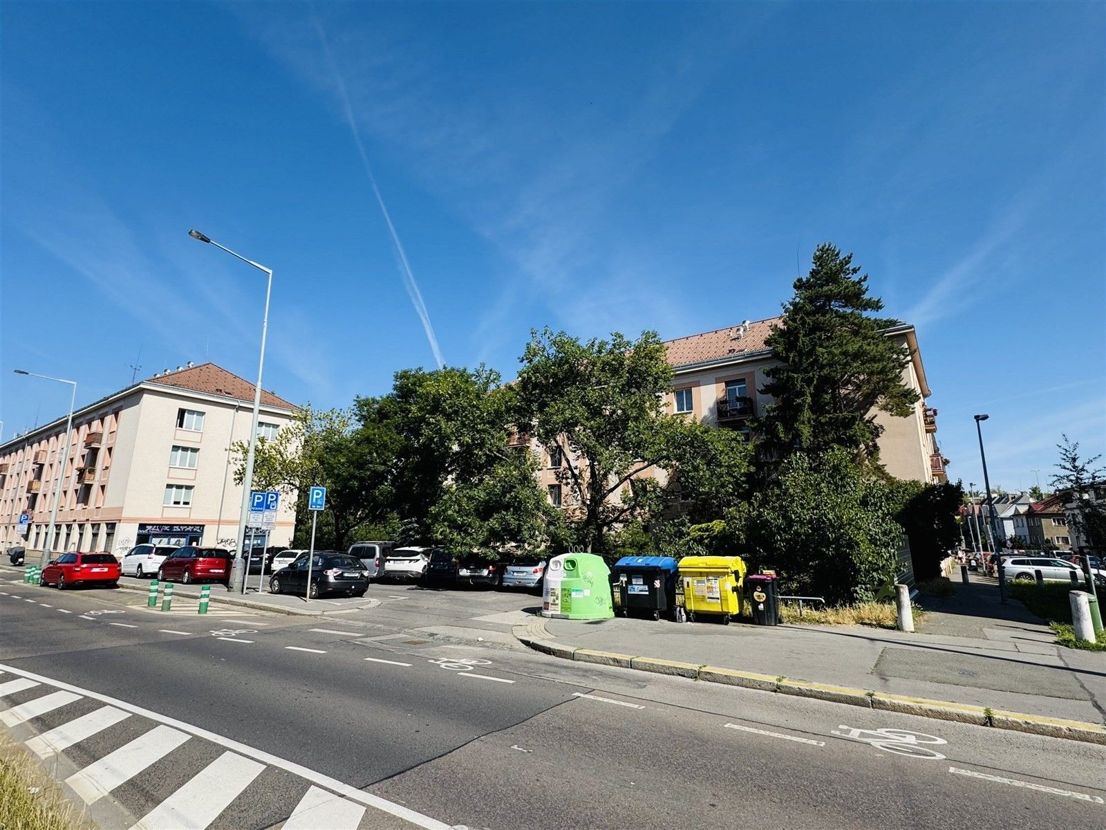 Prodej pozemek pro bydlení - Černokostelecká, Praha