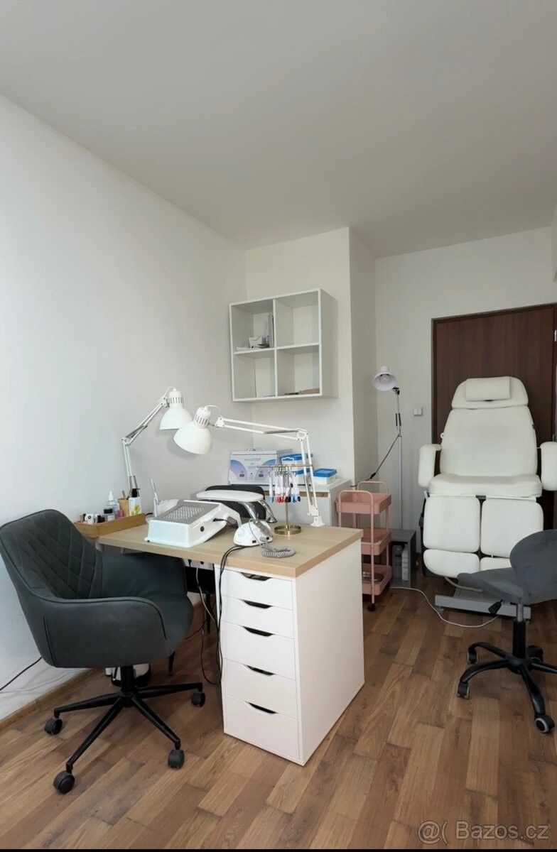 Pronájem obchodní prostory - Praha, 120 00