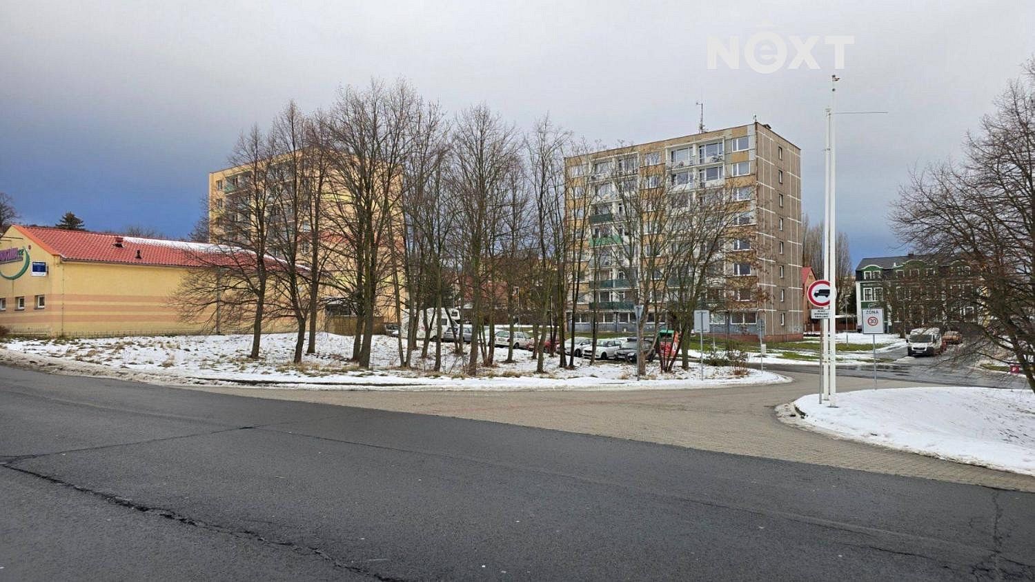 Komerční pozemek, 937 m²