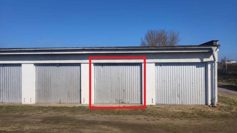 Garáže, U Mostku  , Hradec Králové, 17 m²