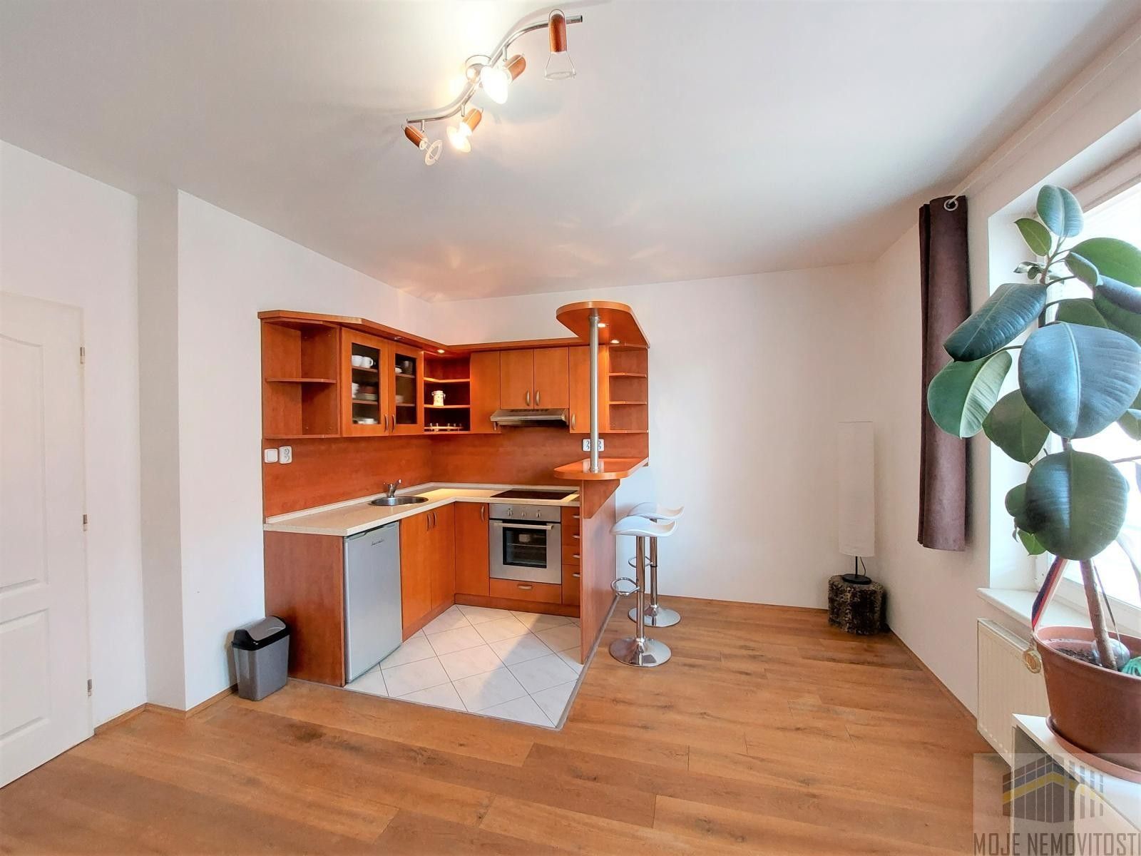 Pronájem byt 1+kk - Mikanova, Praha, 31 m²