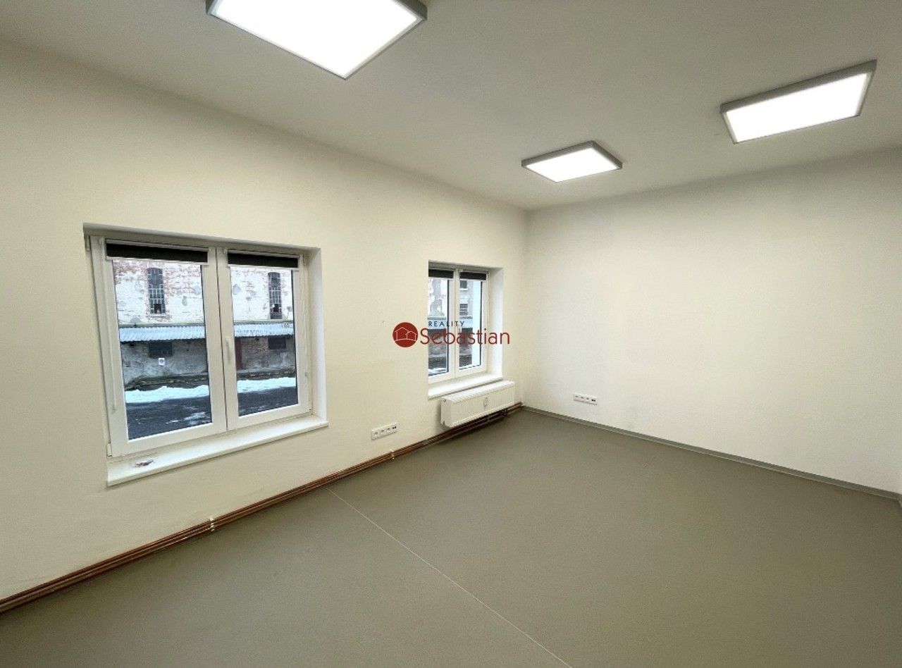 Pronájem obchodní prostory - Dělnická, Jičín, 245 m²