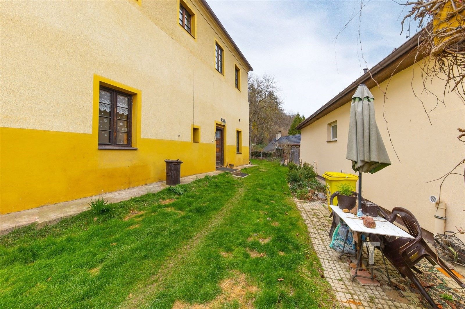 Prodej rodinný dům - Benešovská, Nespeky, 258 m²