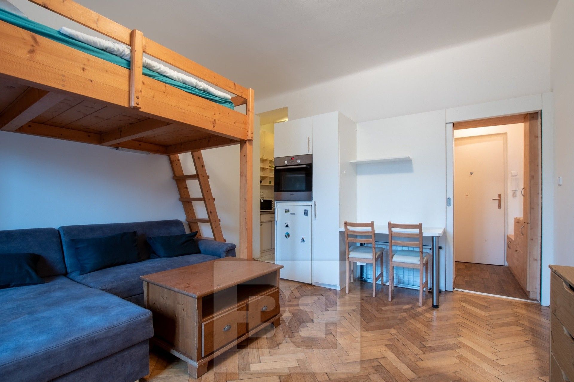 Pronájem byt 1+kk - Strojnická, Praha, 26 m²