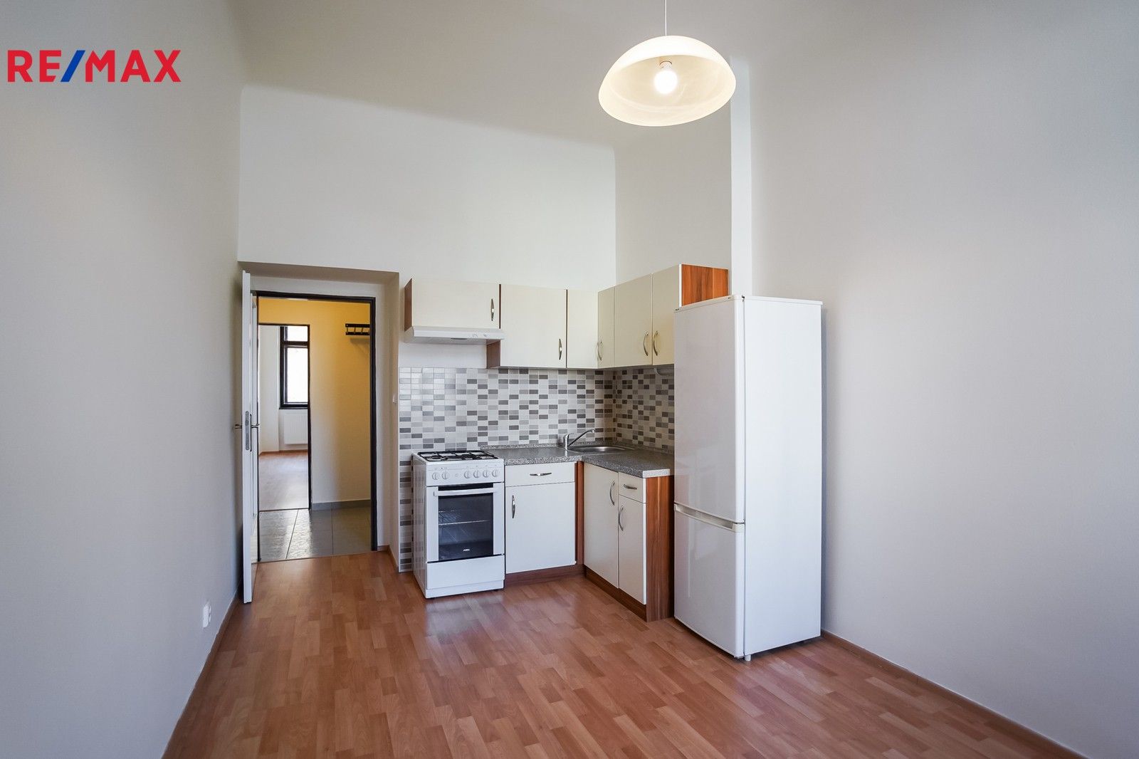 1+1, Velehradská, Praha, 40 m²