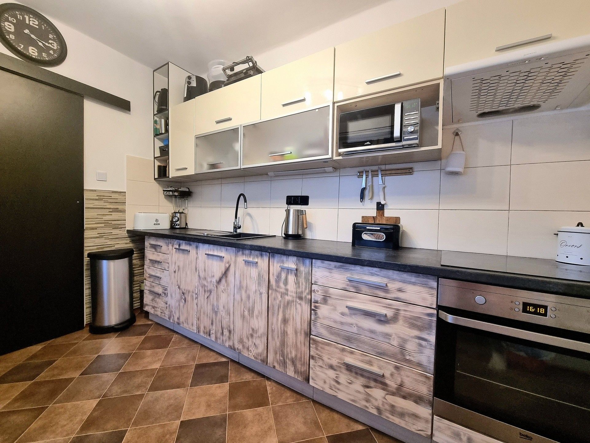 Prodej byt 4+1 - Pippichova, Zlonice, 72 m²