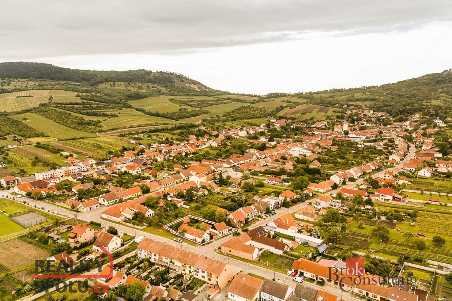 Prodej rodinný dům - Perná, 403 m²