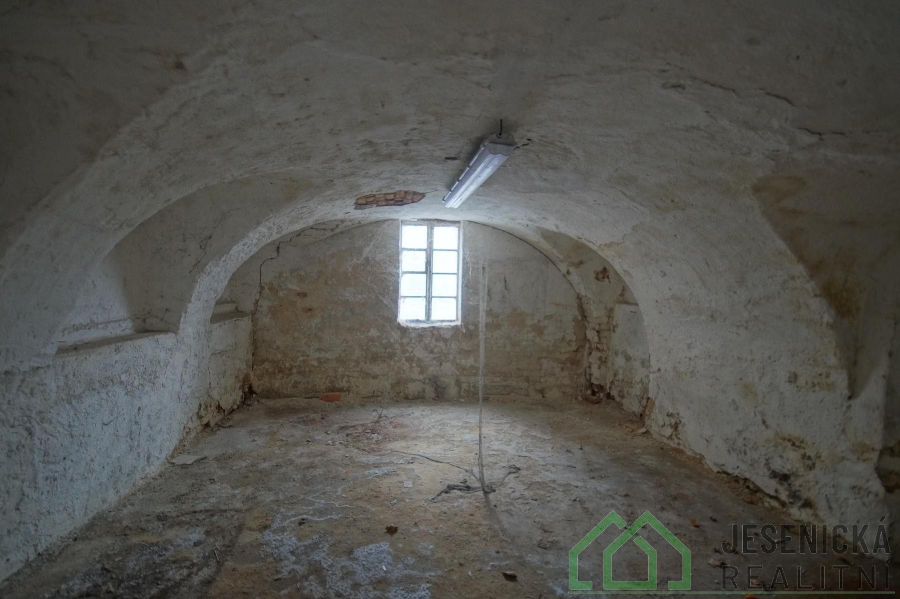 Garáž · 73 m² · 17. listopadu, Javorník - 4