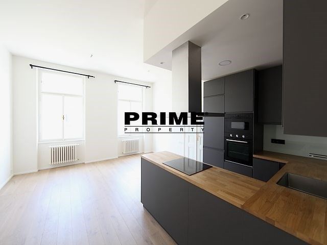 3+kk, Lazarská, Praha, 71 m²