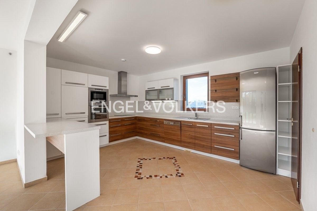 Pronájem rodinný dům - Nad Rybníkem, Unhošť, 180 m²