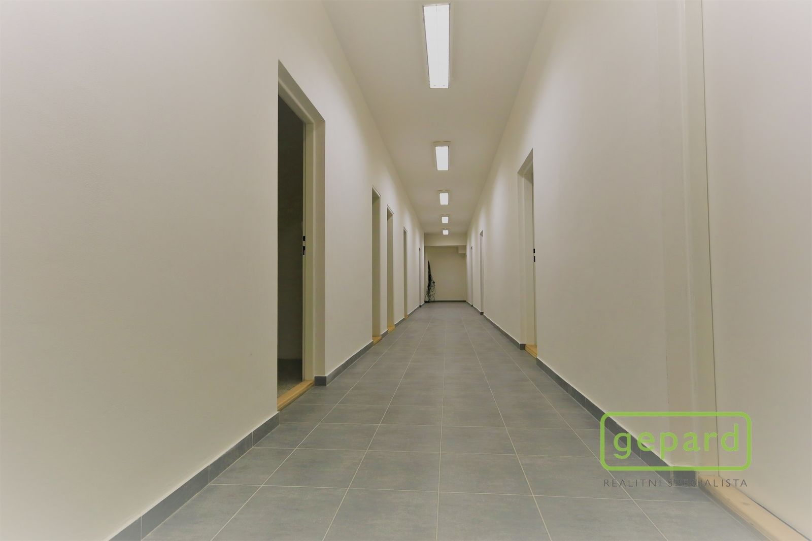 Pronájem kancelář - Kpt. Stránského 998, Praha Černý Most, 11 m² - 5