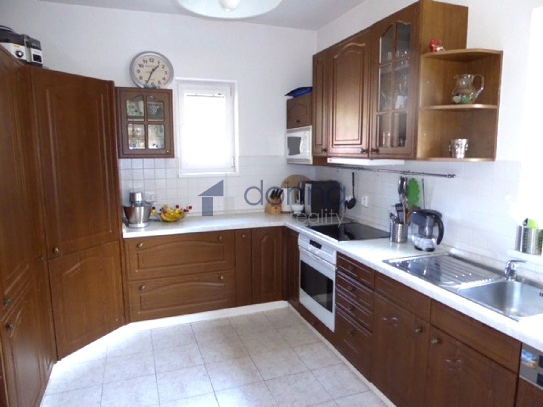 Pronájem rodinný dům - K vinicím, Praha, 251 m²