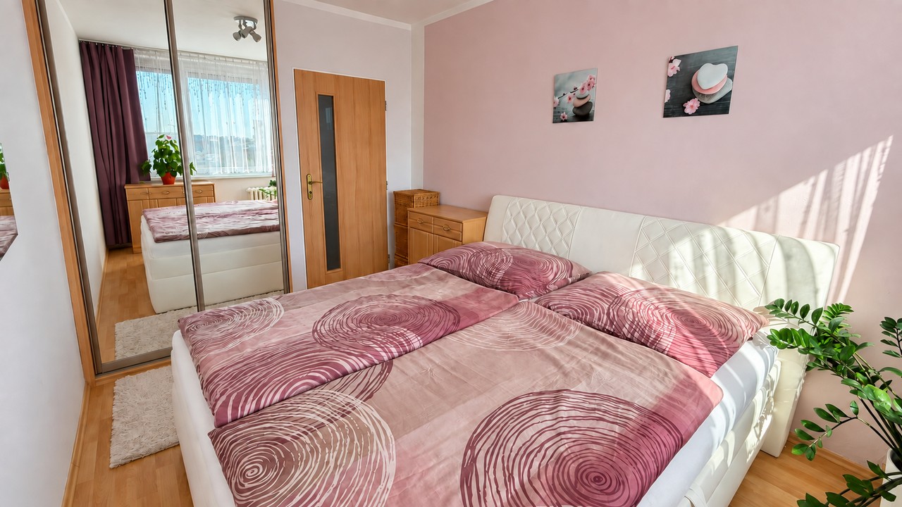 Byt 2+kk · 46 m² · Doležalova, Praha - 3