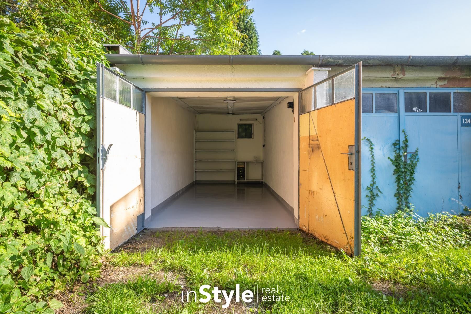 Pronájem garáž - Pod Svahy, Uherské Hradiště, 15 m²