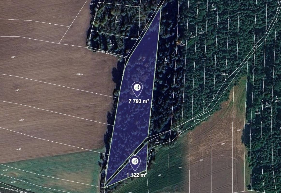 Les, 8 915 m²