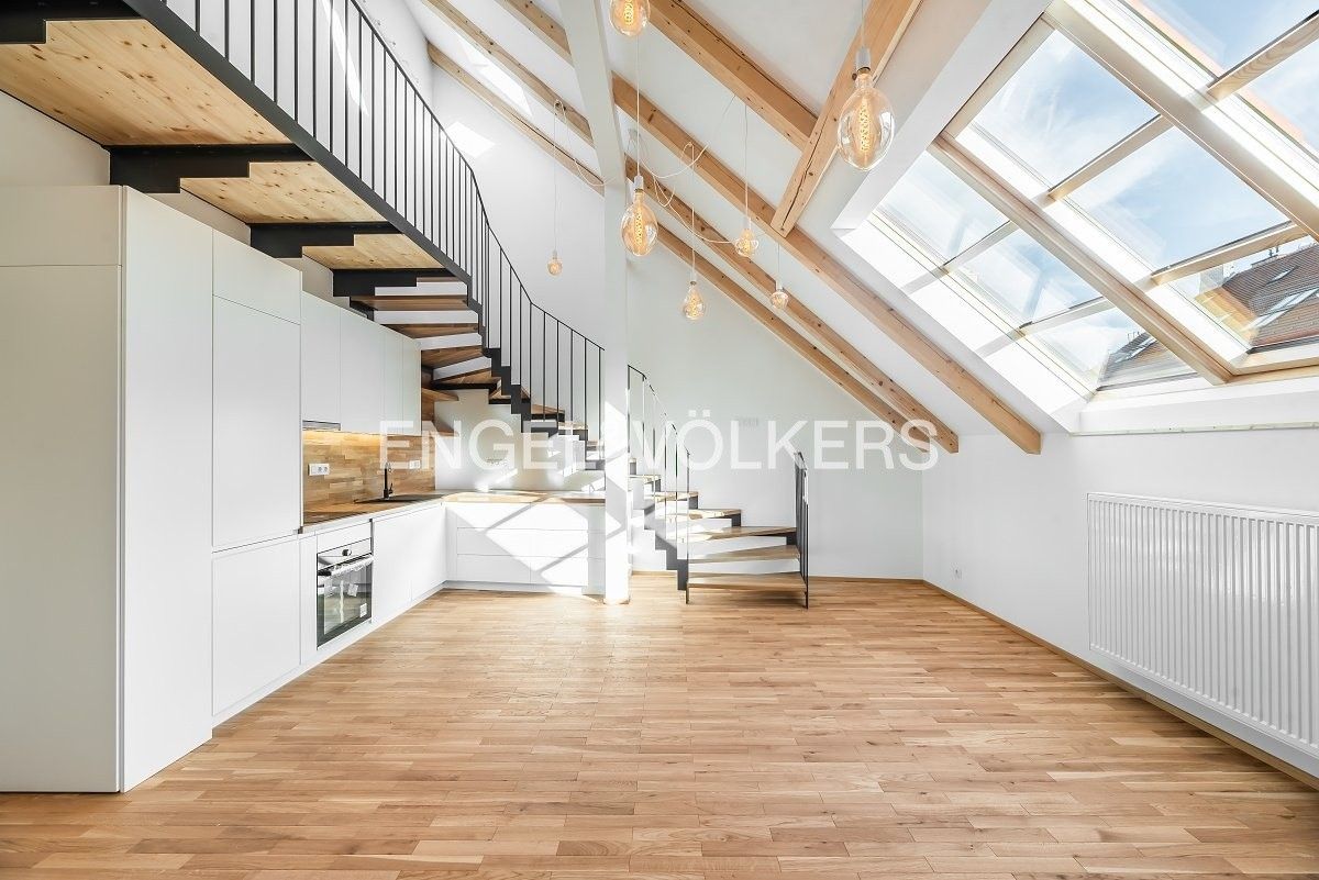 Pronájem byt 5+kk - Řehořova 930, Praha, 131 m²