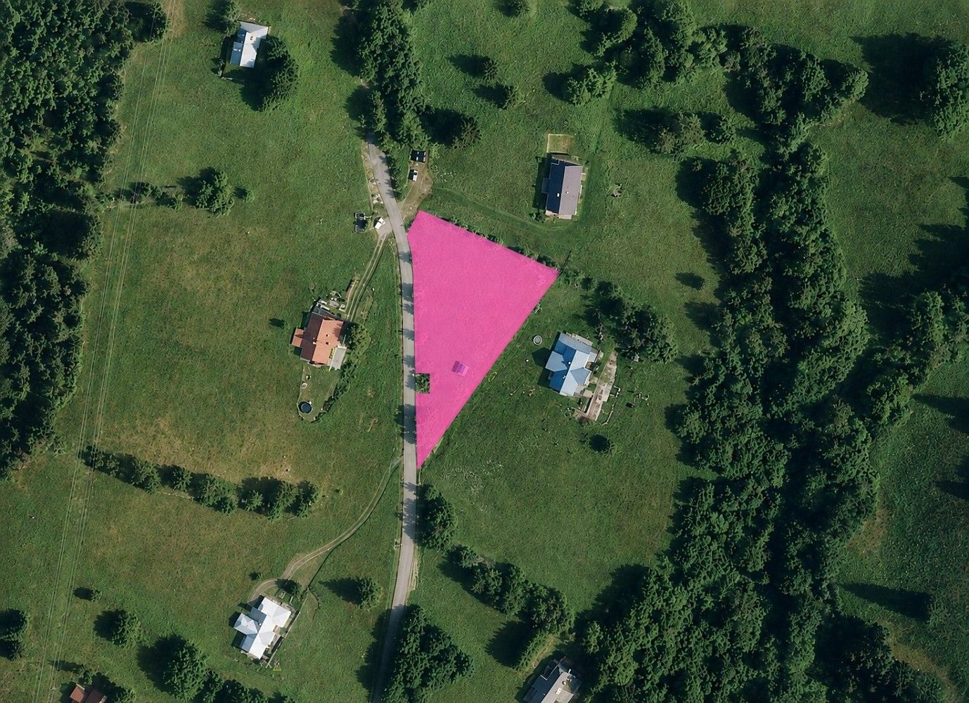 Louka, 2 445 m²