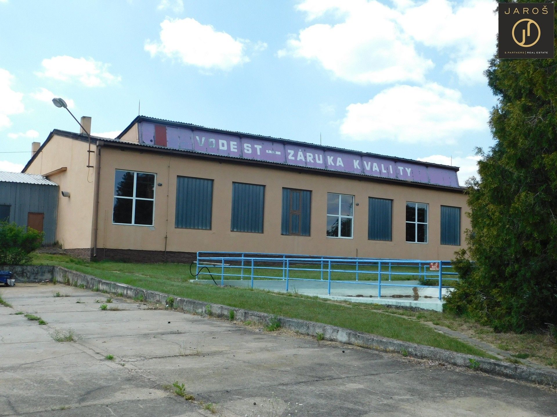 Pronájem výrobní prostory - Vroutek, 895 m²