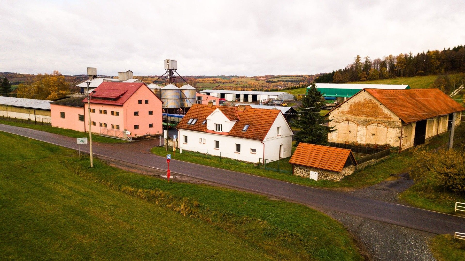 Pronájem rodinný dům - Měchonice, Dolní Pohleď, 191 m²