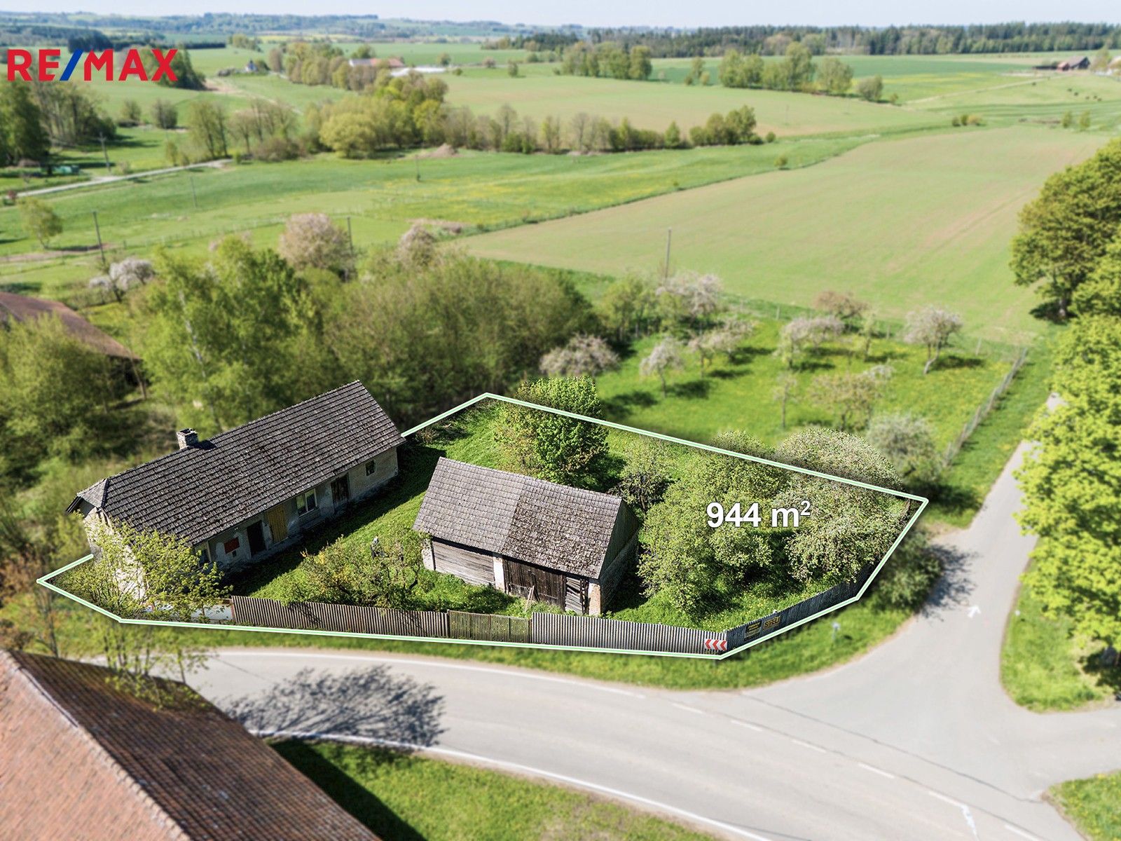 Prodej pozemek pro bydlení - Chrtníč, 944 m²