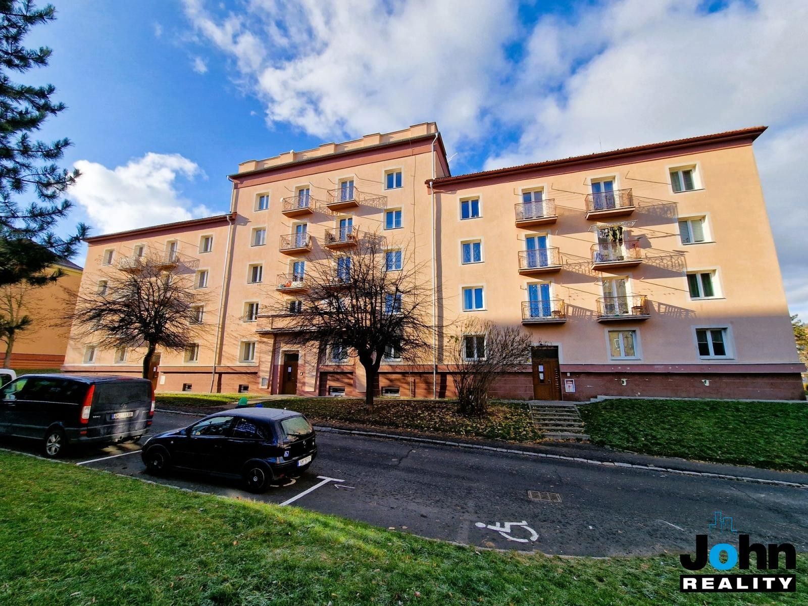 2+1, Konstantina Biebla, Most, 56 m²