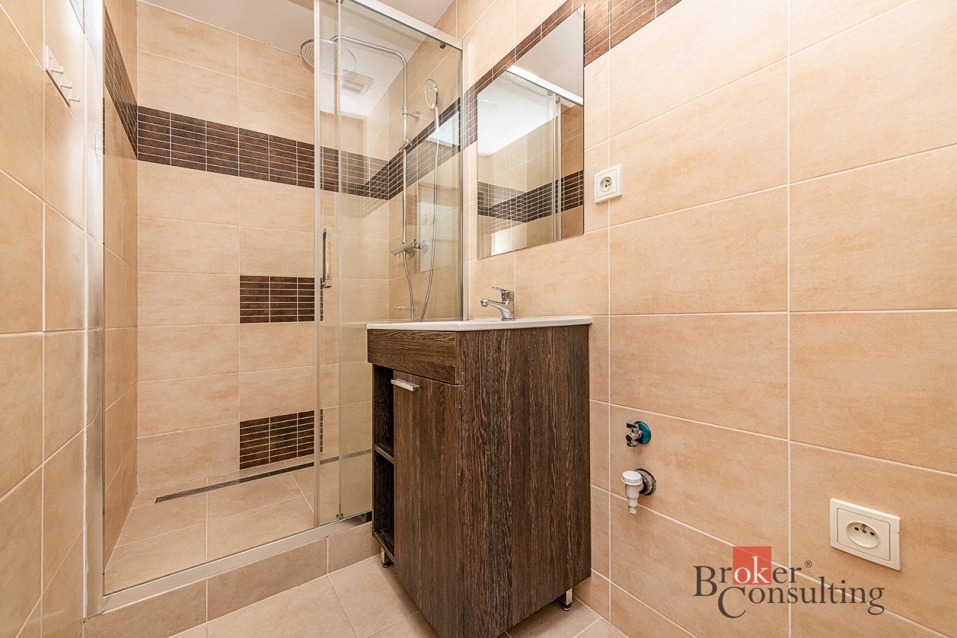 Byt 2+kk · 47 m² · Chabařovická, Praha - 3