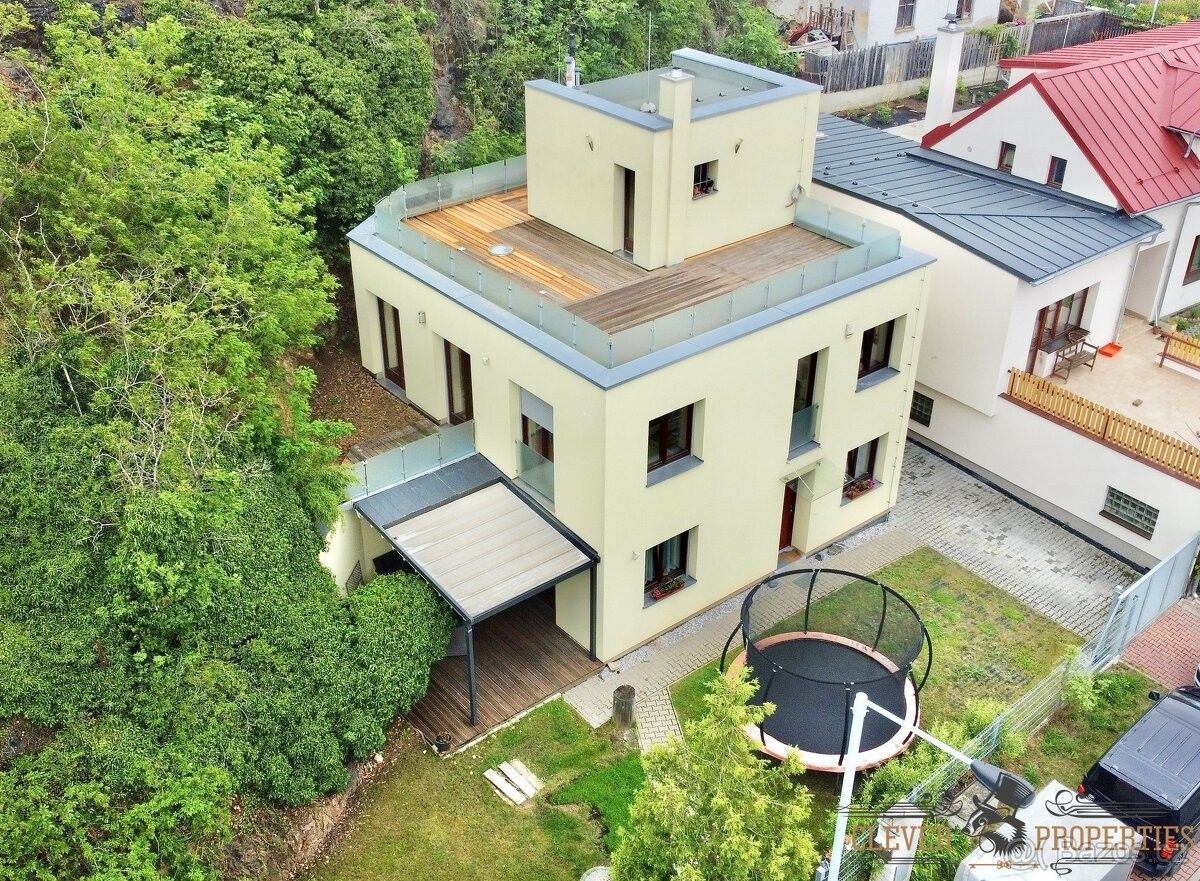 Rodinné domy, Praha, 184 00