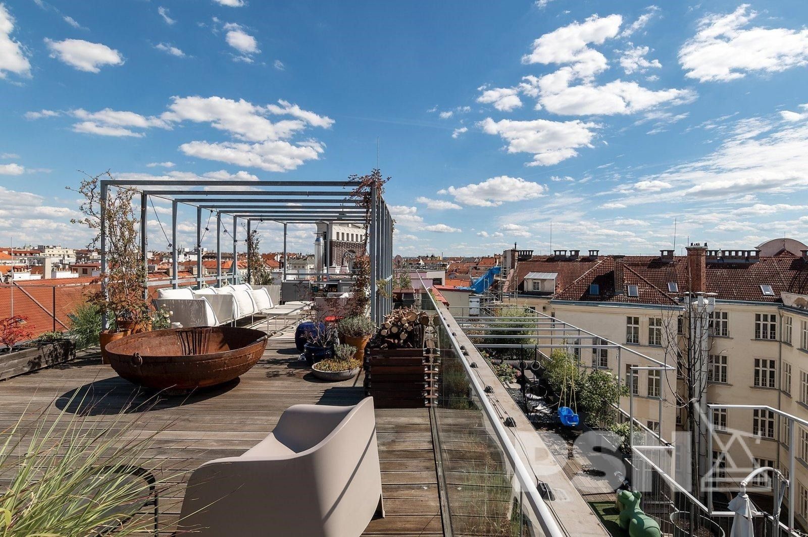 Pronájem byt 4+kk - Laubova, Praha, 261 m²