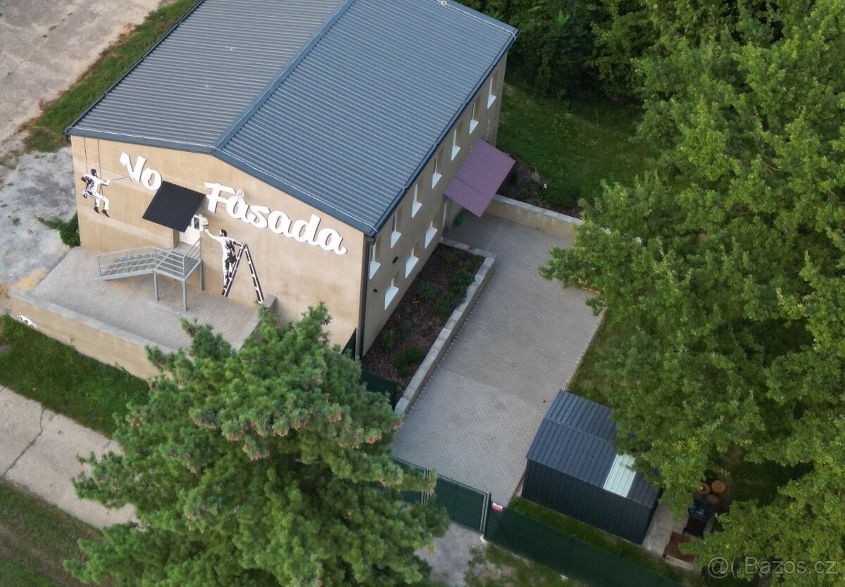 Restaurace, Bzenec, 696 81, 290 m²