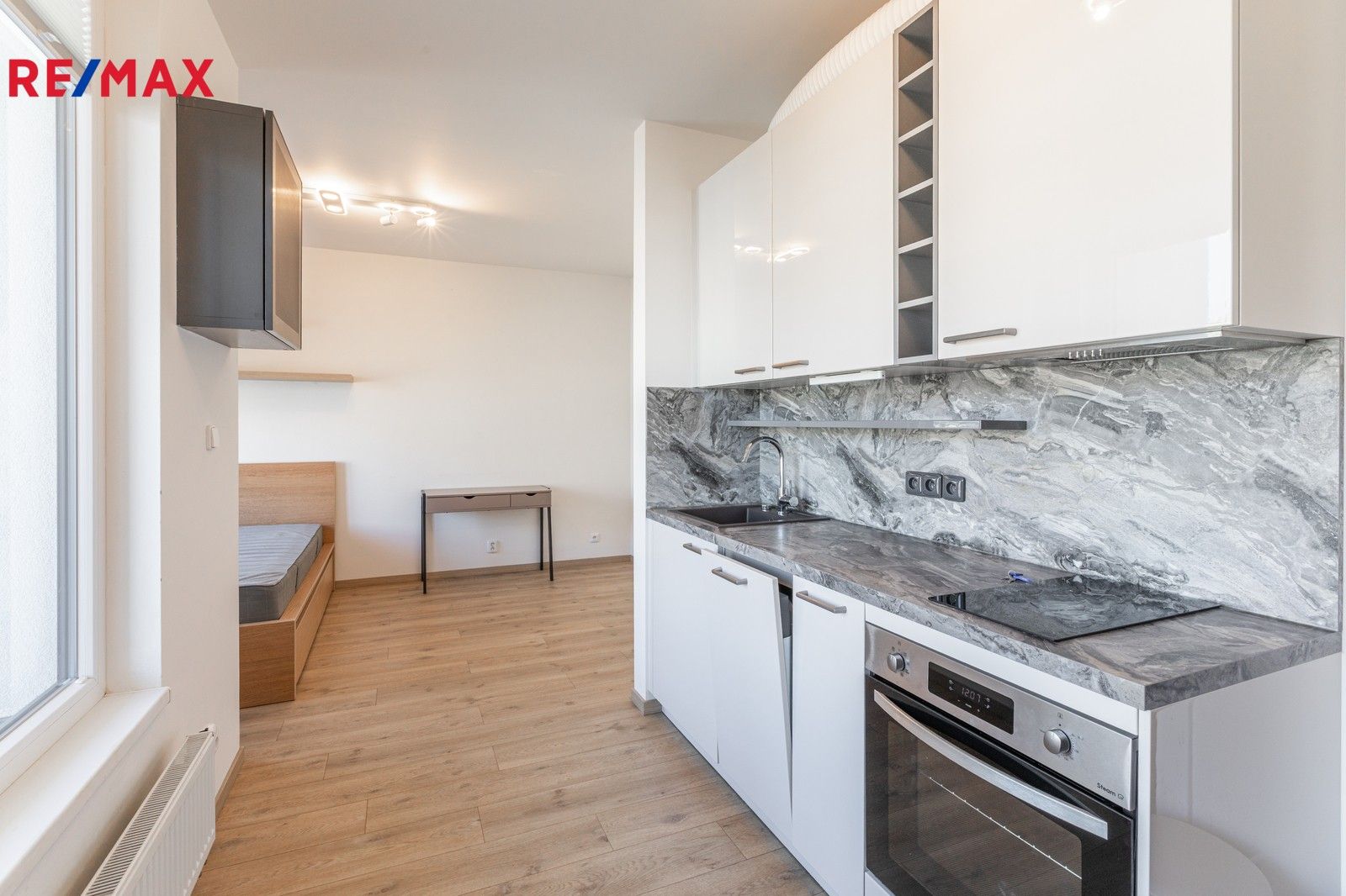 Pronájem byt 1+kk - Ondrákové 1288, Praha, 27 m²