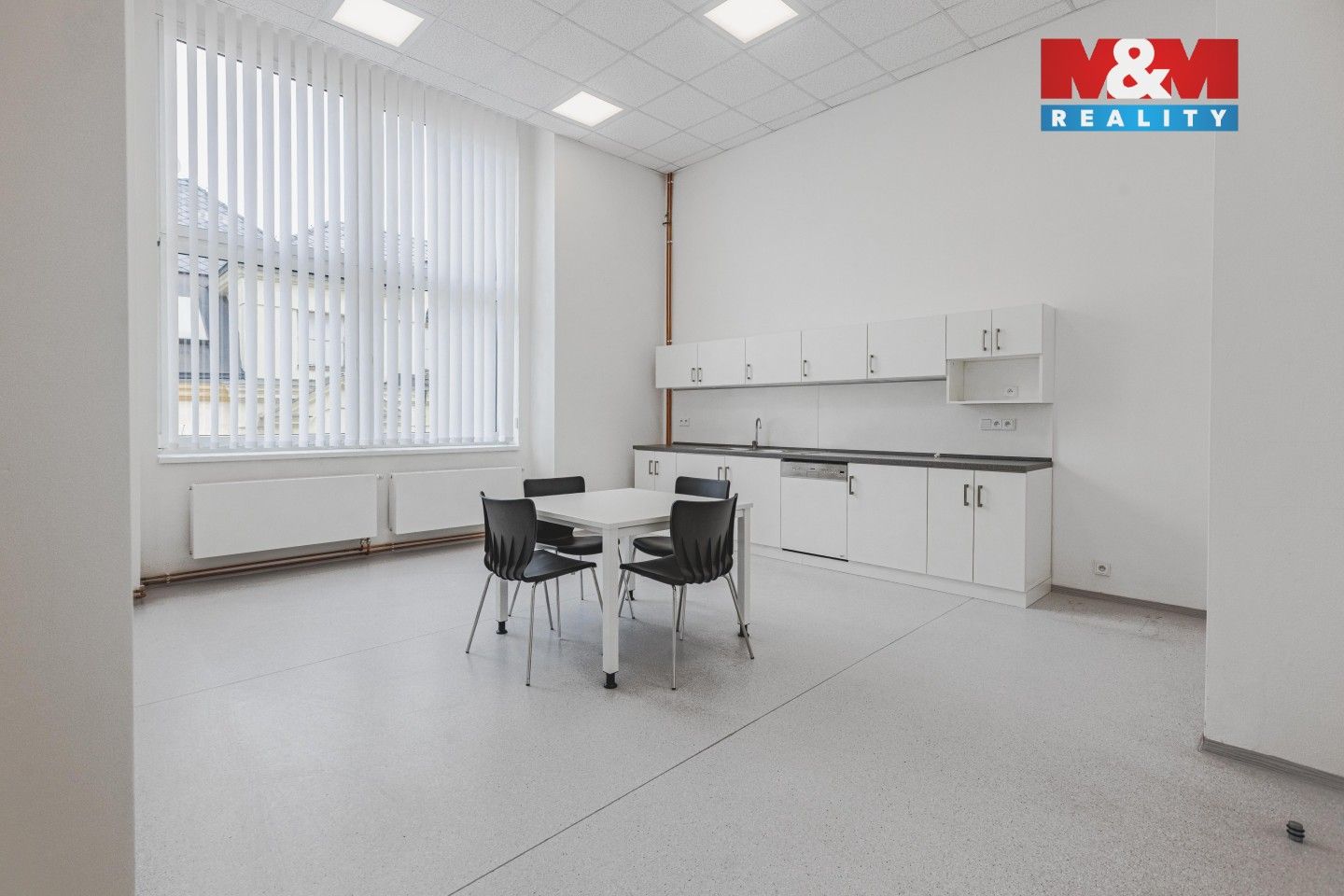 Pronájem kancelář - nám. Míru, Klatovy, 396 m² - 5