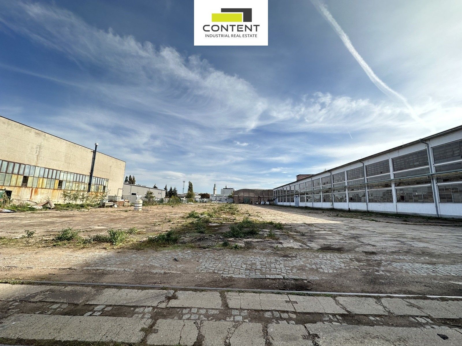 Pronájem komerční pozemek - Pražská třída, Hradec Králové, 2 000 m²