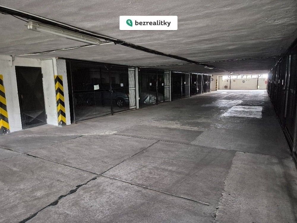 Garáže, Loosova 817, Brno Lesná, 12 m² - 2