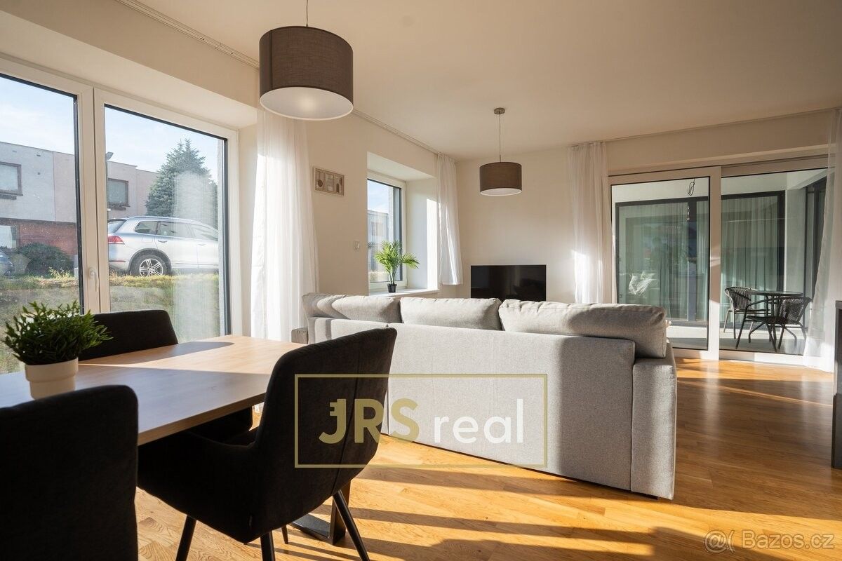 Prodej byt - Dubňany, 696 03