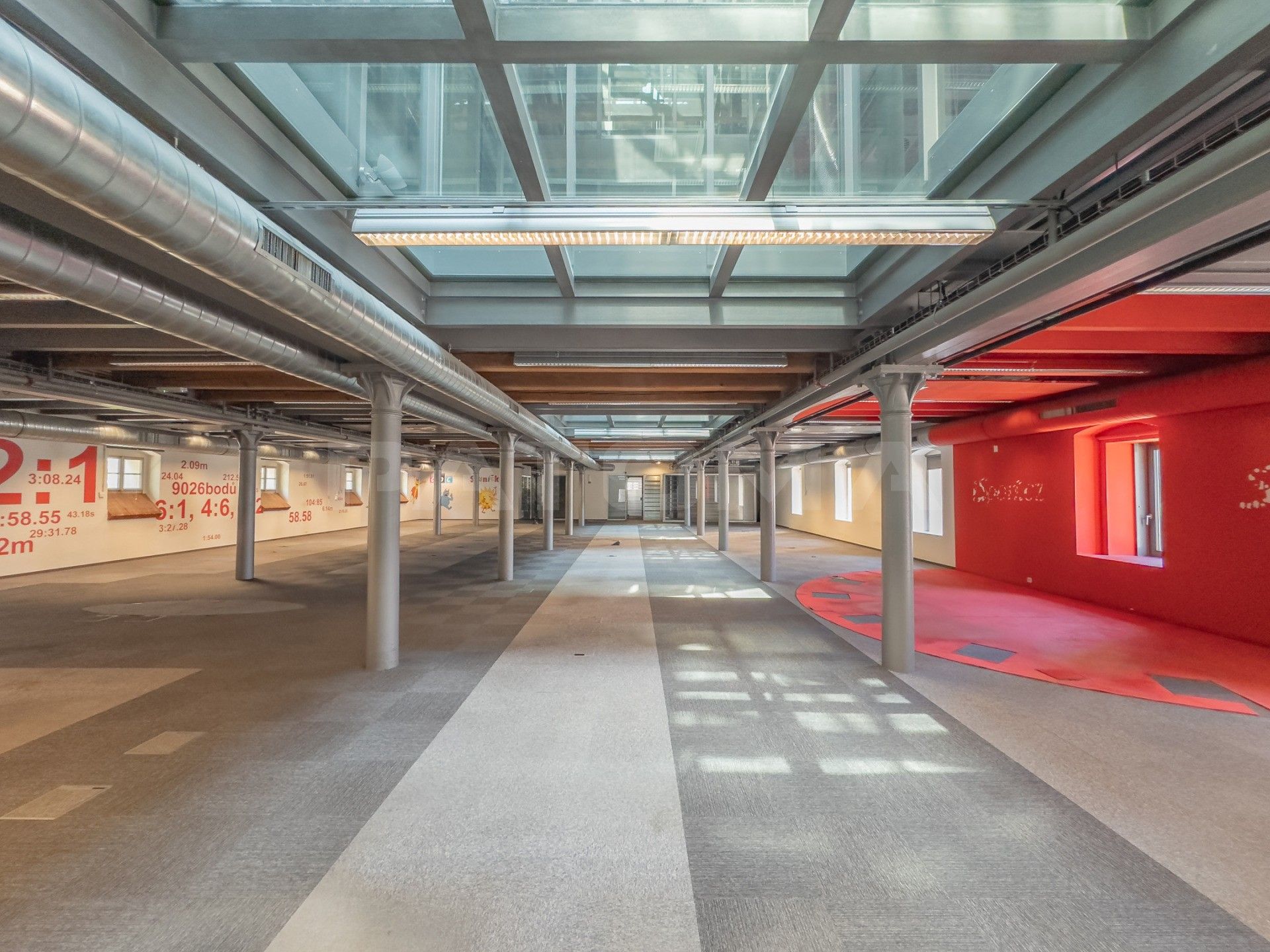 Pronájem kancelář - U průhonu, Praha, 276 m²