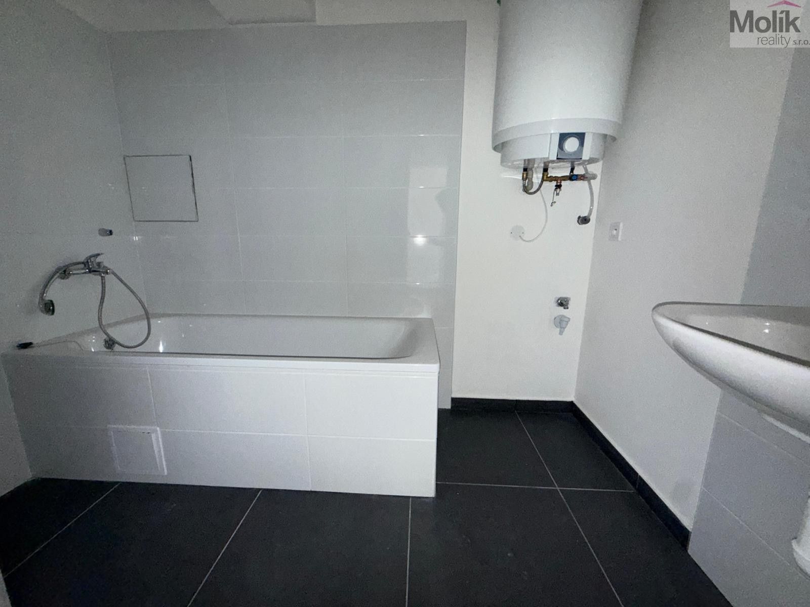 Pronájem byt 1+kk - Žižkovo náměstí, Chomutov, 26 m² - 5