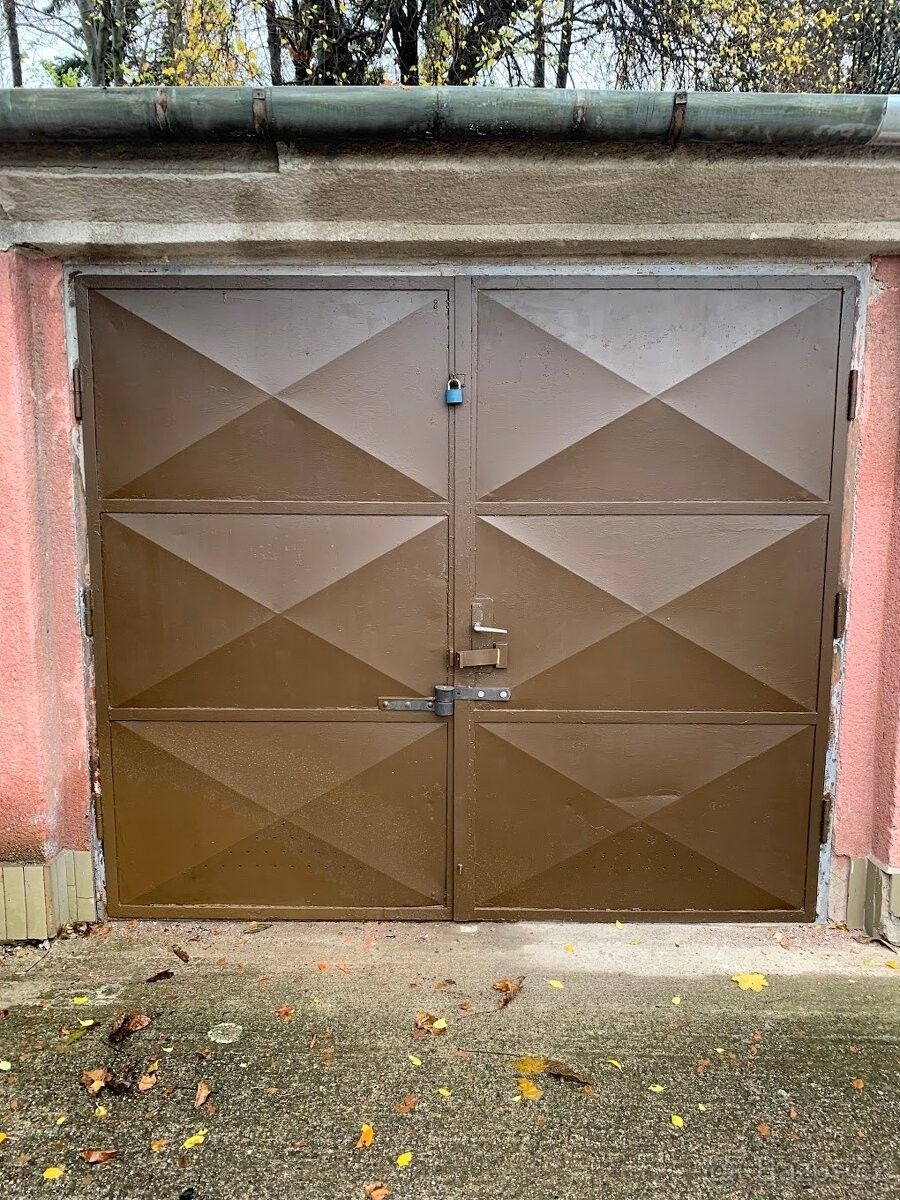 Garáže, Brno, 613 00