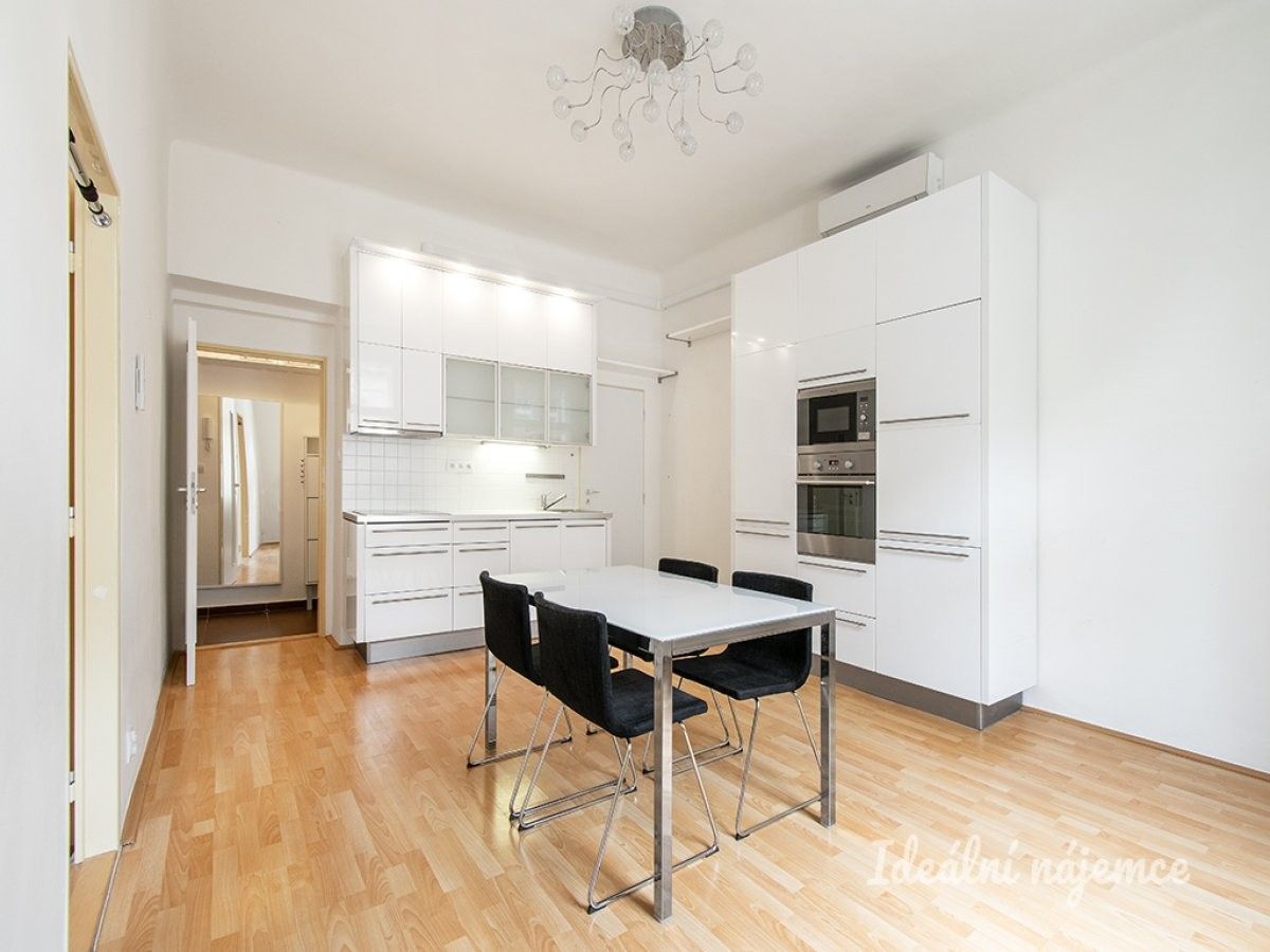 Byt 2+kk · 51 m² · Krymská, Praha - 3