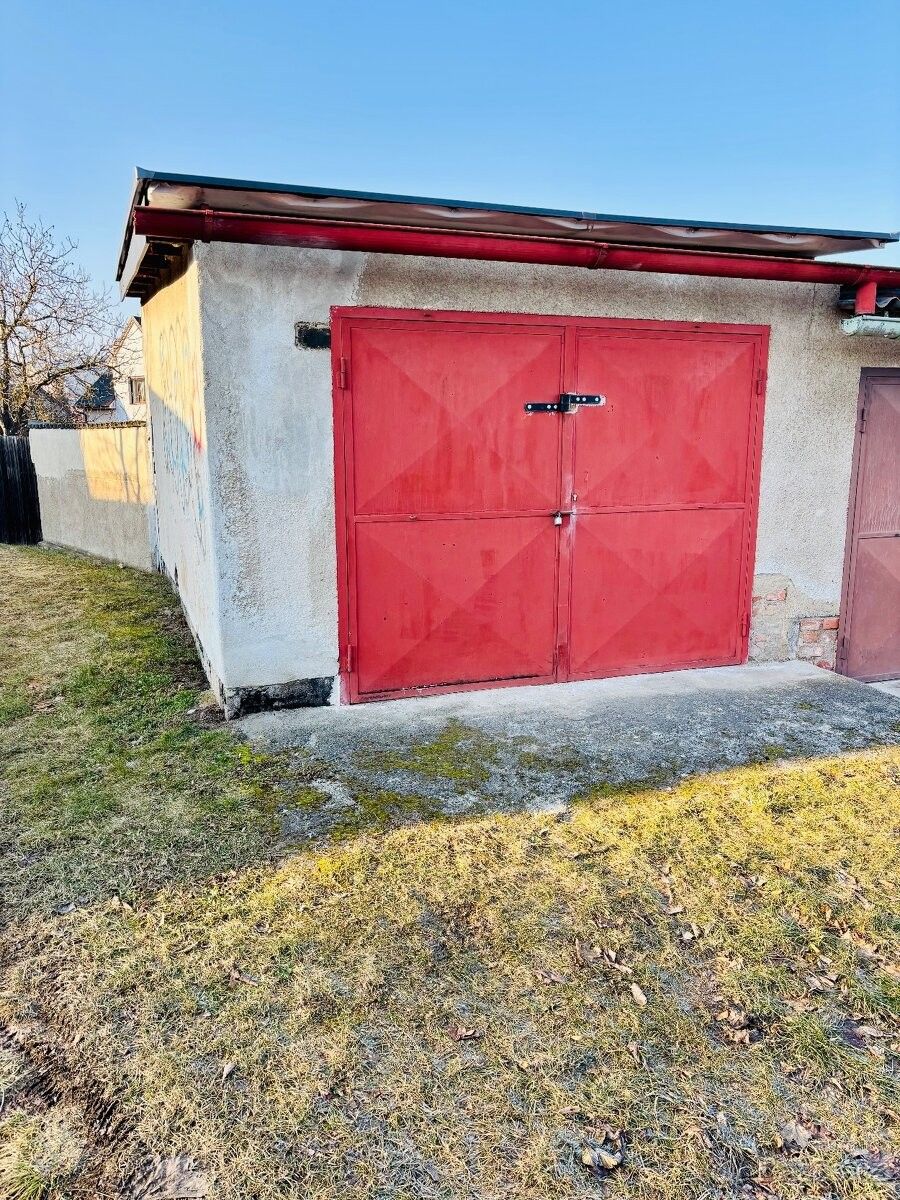 Garáže, Mníšek pod Brdy, 252 10