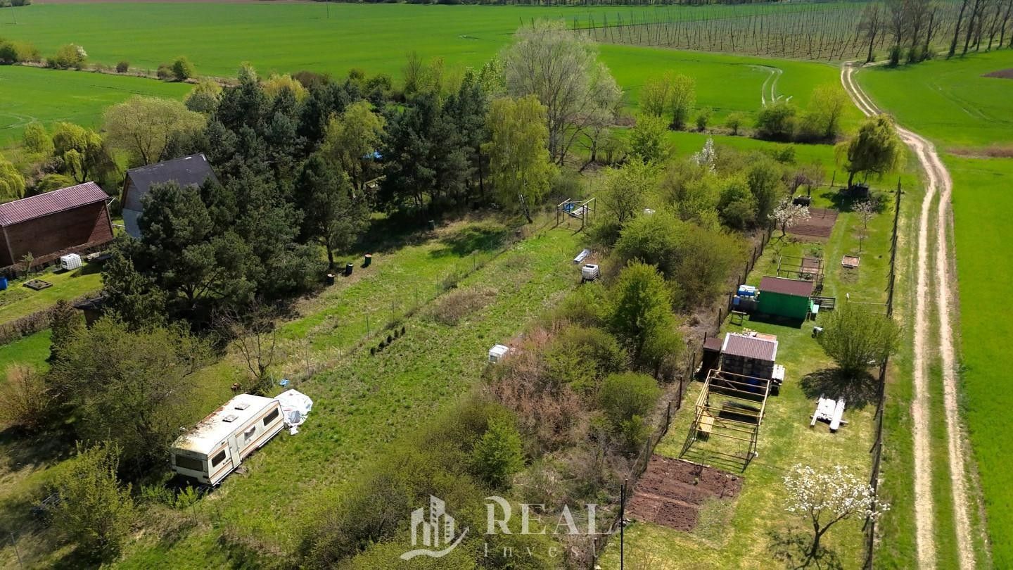 Zahrady, Louny, 976 m² - 2