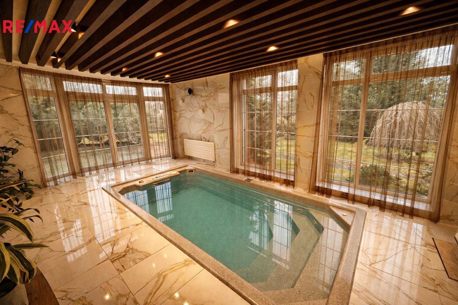 Pronájem rodinný dům - Borová 695, Jesenice, 280 m²