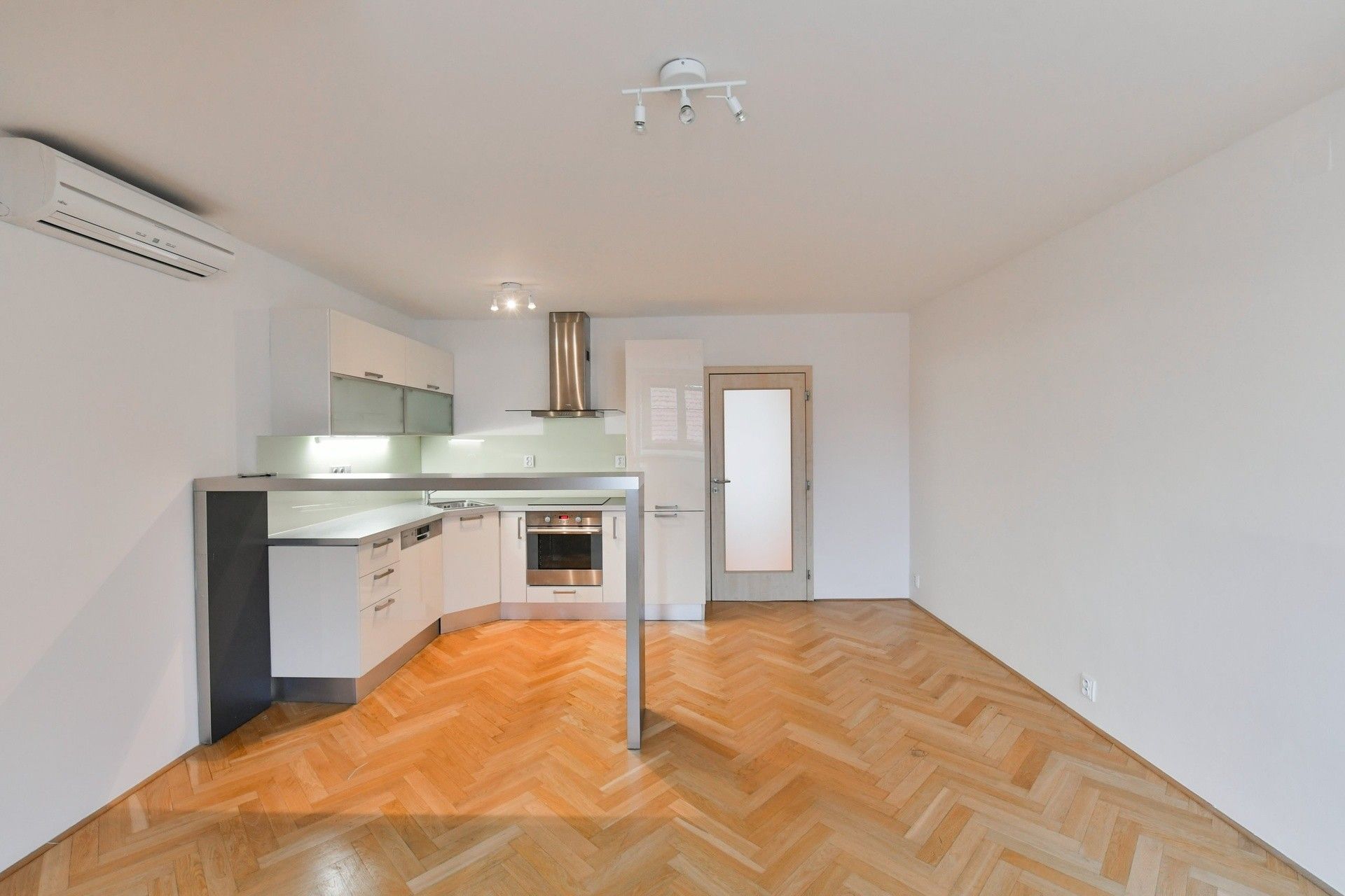 2+kk, Bulharská, Praha, 72 m²