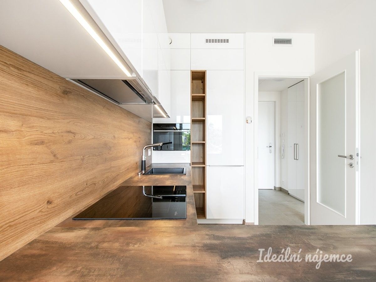 Byt 2+kk · 39 m² · Počernická, Praha - 3