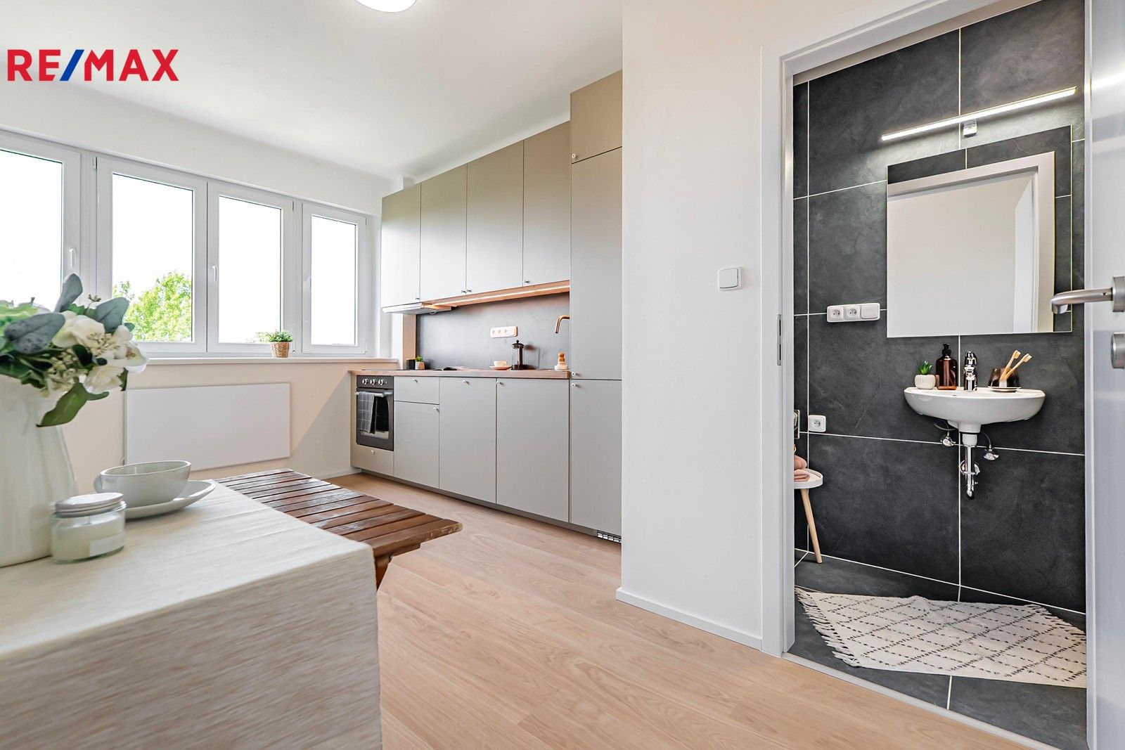 2+kk, Obětí 6. května, Praha, 33 m²