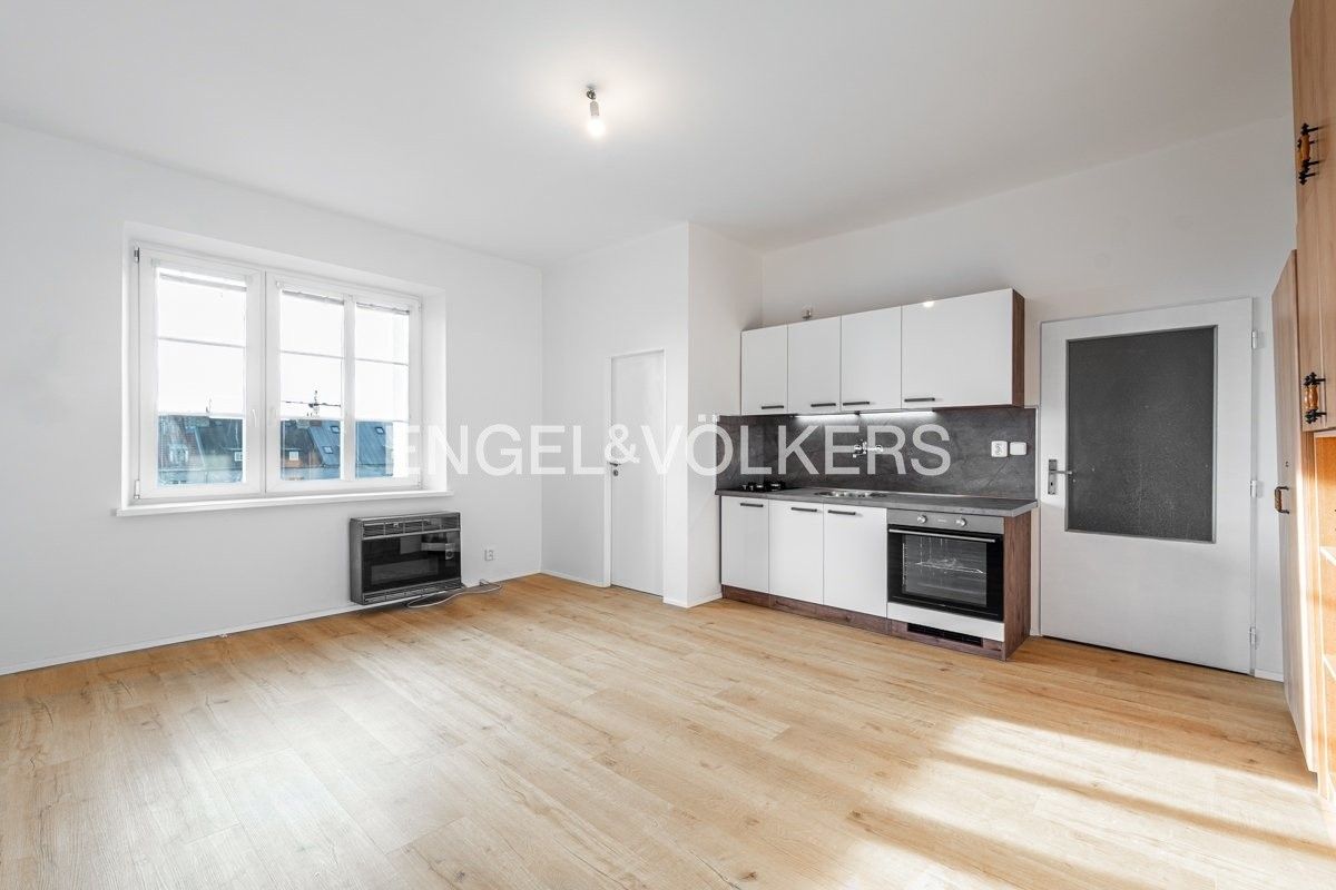 1+kk, Strašínská, Praha, 34 m²