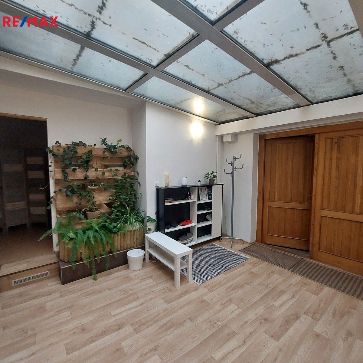 Pronájem obchodní prostory - Šemberova, Olomouc, 99 m²