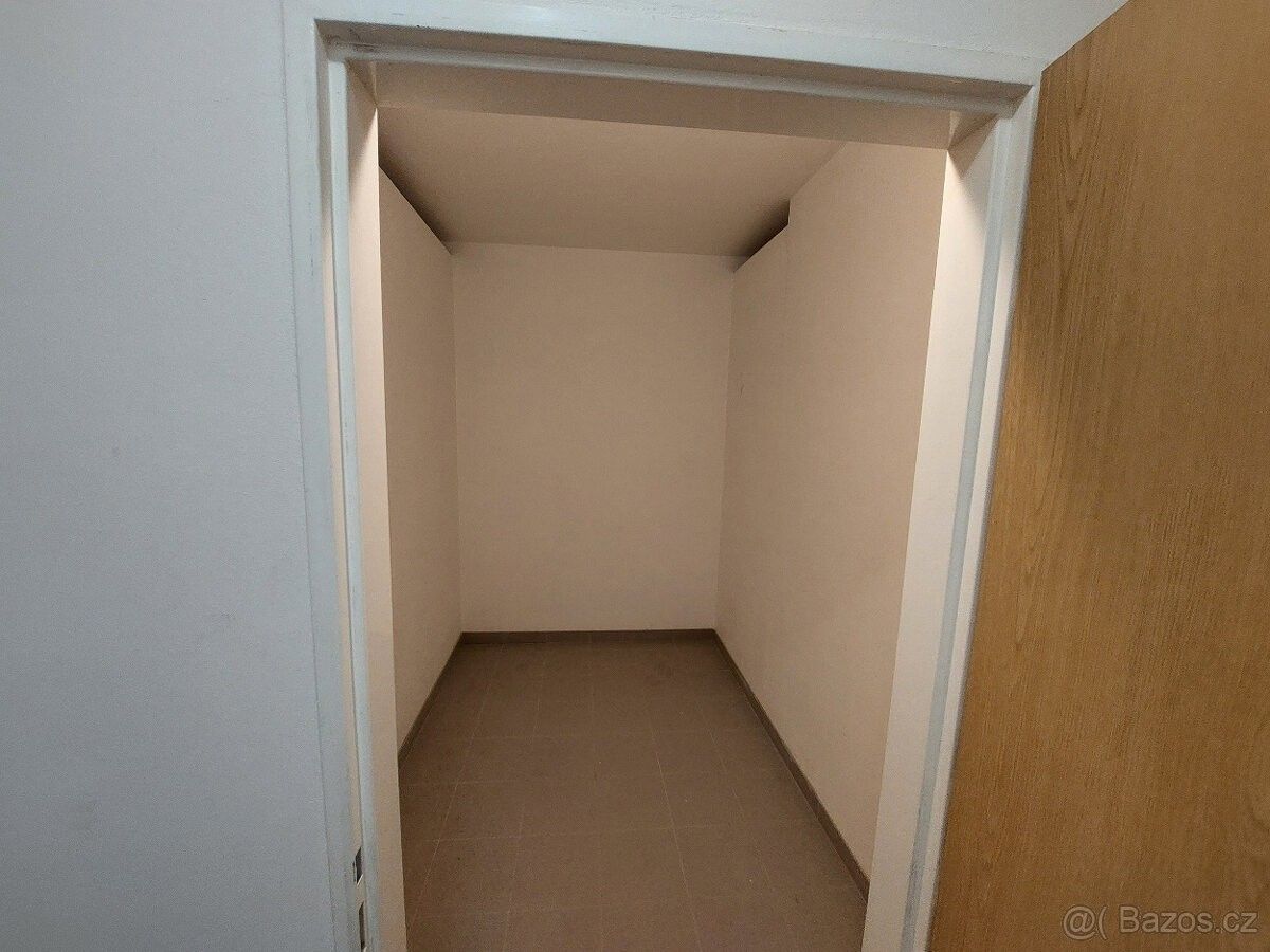 Garáže, Praha, 155 00